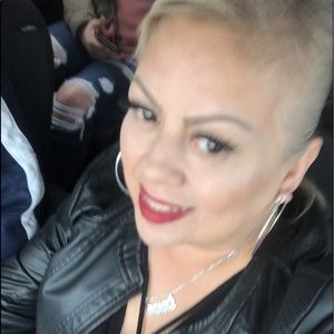 Meet your Posher, Corina